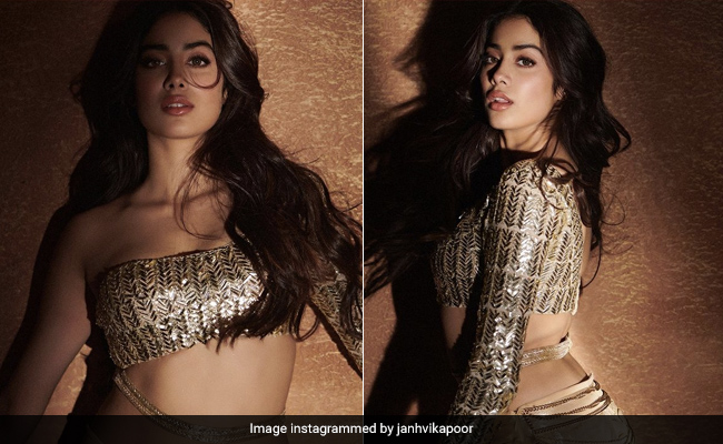 For <i>Nadiyon Paar</i>, Janhvi Kapoor Drips In Gold In A Sparkly Fusion <i>Lehenga</i>