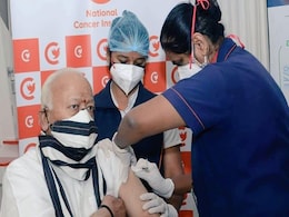 आरएसएस प्रमुख मोहन भागवत और भैयाजी जोशी ने कोरोना वैक्सीन लगवाई आरएसएस प्रमुख मोहन भागवत और भैयाजी जोशी ने कोरोना वैक्सीन लगवाई