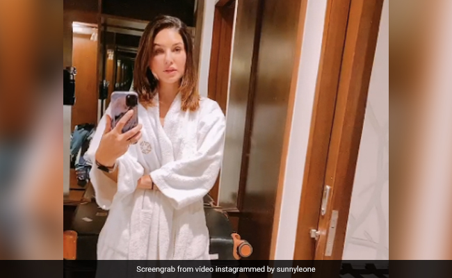 Sunny Leone ने होटल के रूम से शेयर किया Video, बोलीं- 5 महीनों में पहली बार मैं अकेली हूं...