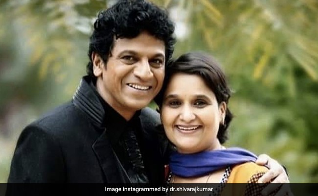 कर्नाटक विधानसभा चुनाव : कांग्रेस में शामिल हुईं फिल्म स्टार शिवराजकुमार की पत्नी गीता