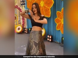 मोनालिसा ने 'आओ हुजूर' गाने पर किया डांस, Video देख आप भी कहेंगे वाह... मोनालिसा ने 'आओ हुजूर' गाने पर किया डांस, Video देख आप भी कहेंगे वाह...