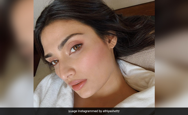 Athiya Shetty's Vitamin E Face Mask May Be The Beauty Secret Behind Her Glowing Skin