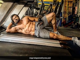 Sonu Sood ने फैन्स को दिखाए सॉलिड 6 पैक एब्स, खूब वायरल हो रही Photo Sonu Sood ने फैन्स को दिखाए सॉलिड 6 पैक एब्स, खूब वायरल हो रही Photo