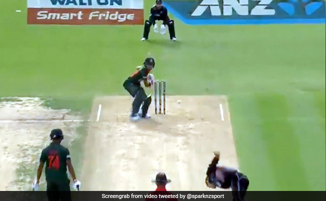 NZ Vs Ban: लॉकी फर्ग्यूसन की तूफानी गेंद देख घबराया बल्लेबाज, छोड़ा विकेट तो उड़ गए स्टम्प्स - देखें पूरा Video