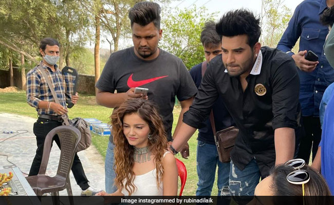 Rubina Dilaik ने की सेट पर धमाकेदार वापसी, पारस छाबड़ा संग यूं की शूटिंग- Video और Photos हुए वायरल