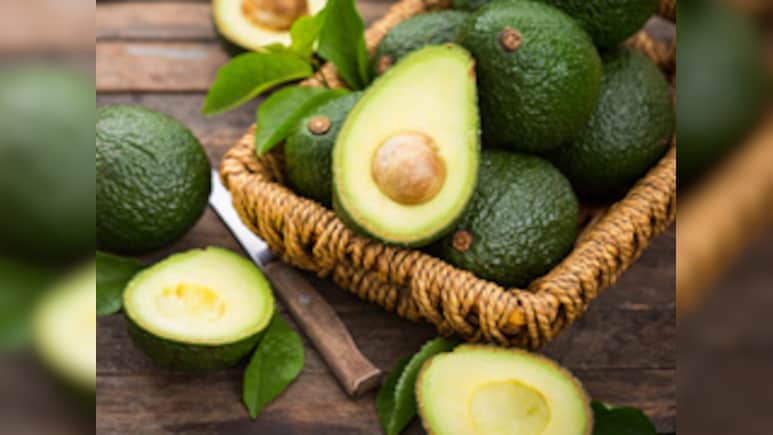 Brown Avocado Safe To Eat: अगर एवोकाडो ब्राउन हो जाए तो क्या खाना ठीक है? क्यों काटते ही ब्राउन हो जाता है एवोकाडो?