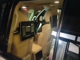 चुनावी बैठक के बाद कमल हासन की कार को खोलने की कोशिश, पुलिस ने कहा - प्रशंसक था चुनावी बैठक के बाद कमल हासन की कार को खोलने की कोशिश, पुलिस ने कहा - प्रशंसक था