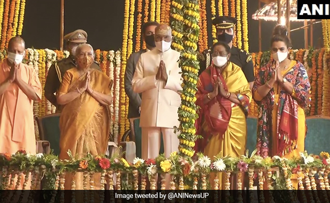 3 दिवसीय UP दौरे पर रामनाथ कोविंद, वाराणसी में सपरिवार की गंगा आरती, साथ थे CM, गवर्नर