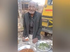 Viral: UP's 98-Year-Old Man Selling 'Chana' For Living Is One Inspiring Video On Internet Viral: UP's 98-Year-Old Man Selling 'Chana' For Living Is One Inspiring Video On Internet