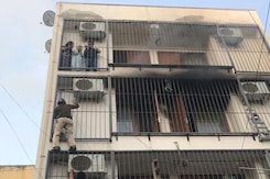 On Camera, Delhi Cops' 'Spiderman' Act To Save 3 Trapped In Fire On Camera, Delhi Cops' 'Spiderman' Act To Save 3 Trapped In Fire