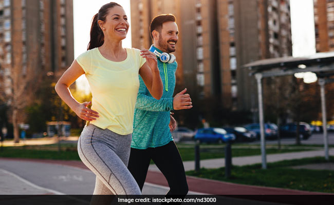 This mornign routine includes only 5 exercises that can be done without equipment