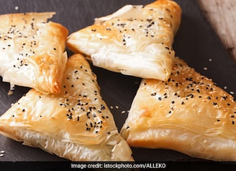 Easy Snack: Make Desi-Style Chicken Patties With This Delish Recipe Easy Snack: Make Desi-Style Chicken Patties With This Delish Recipe