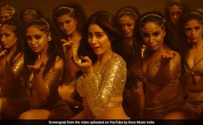 <I>Roohi</I> Song <I>Nadiyon Paar</I>: Janhvi Kapoor Sets The Internet Ablaze In <I>Let The Music Play</I> Remix