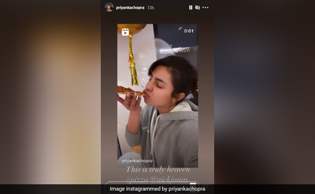 Priyanka Chopra ने ऑस्कर नॉमिनेशन्स के बाद Pizza खाते हुए शेयर किया Video, एक्ट्रेस का दिखा क्यूट अंदाज