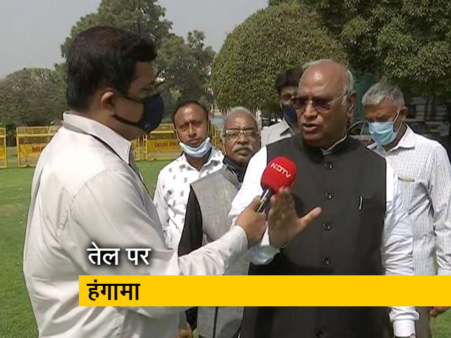 संसद में पेट्रोल-डीजल का मुद्दा, मल्लिकार्जुन खड़गे बोले- सरकार ने तेल से कमाए 21 लाख करोड़