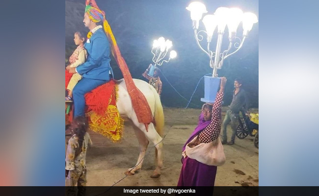 "Glorifying Poverty": Harsh Goenka Slammed For Sharing Pic Of Mother Working With Baby