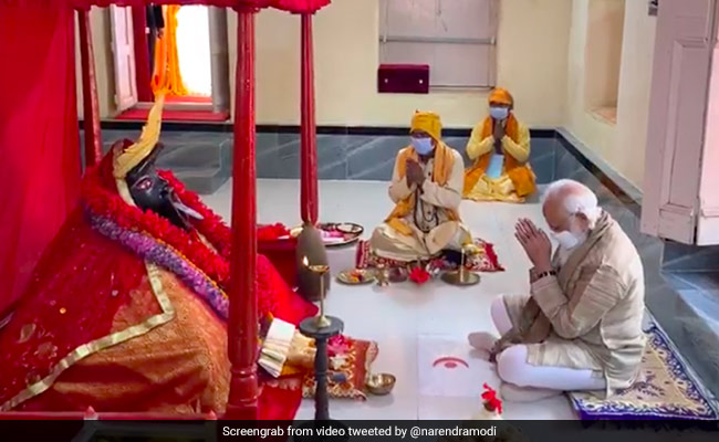 Prayed To <i>Maa</i> Kali To Free World Of Covid: PM Visits Temple In Bangladesh