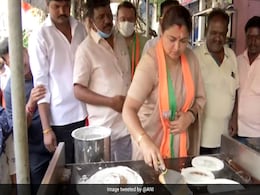 BJP कैंडिडेट खुशबू सुंदर ने बनाया डोसा, मतदाताओं को लुभाने के लिए तरह-तरह के तिकड़म अपना रहे उम्मीदवार BJP कैंडिडेट खुशबू सुंदर ने बनाया डोसा, मतदाताओं को लुभाने के लिए तरह-तरह के तिकड़म अपना रहे उम्मीदवार