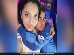 अंकिता लोखंडे ने श्रद्धा आर्या के साथ मिलकर उड़ाया Kumkum Bhagya का मजाक, देखें Video अंकिता लोखंडे ने श्रद्धा आर्या के साथ मिलकर उड़ाया Kumkum Bhagya का मजाक, देखें Video