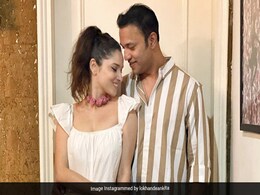 Ankita Lokhande ने बॉयफ्रेंड विक्की जैन संग रोमांटिक अंदाज में दिये पोज, Photos में दिखा स्टाइलिश लुक Ankita Lokhande ने बॉयफ्रेंड विक्की जैन संग रोमांटिक अंदाज में दिये पोज, Photos में दिखा स्टाइलिश लुक