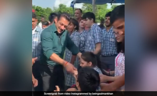 When Salman Khan, Sonakshi Sinha And Bina Kak Danced With Special Kids