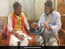 सियासी अटकलों के बीच बॉलीवुड एक्टर मिथुन चक्रवर्ती और कैलाश विजयवर्गीय की मुलाकात सियासी अटकलों के बीच बॉलीवुड एक्टर मिथुन चक्रवर्ती और कैलाश विजयवर्गीय की मुलाकात