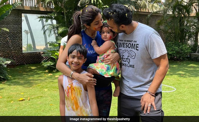 In Shilpa Shetty's Holi Album, Baby Samisha Steals The Show. See Pics