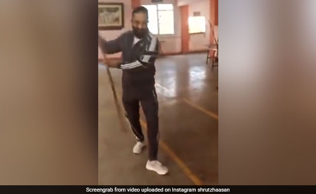 Kamal Haasan's Silambaram Skills - Daughter Shruti Is A Fan