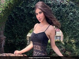 मौनी राय ने शेयर किया लेटेस्ट फोटोशूट, ब्लैक आउटफिट में एक्ट्रेस का दिखा ग्लैमरस अंदाज मौनी राय ने शेयर किया लेटेस्ट फोटोशूट, ब्लैक आउटफिट में एक्ट्रेस का दिखा ग्लैमरस अंदाज