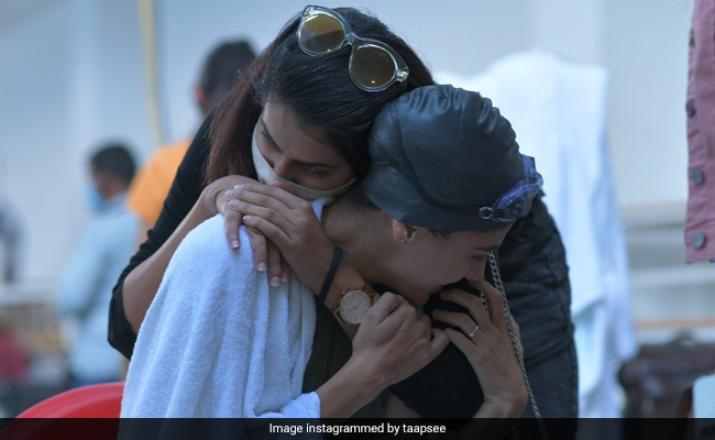 Here's What Taapsee Pannu Wrote For Her Sister Shagun