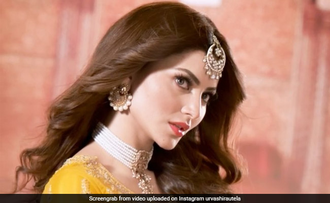 Urvashi Rautela ने इस अंदाज में कराया फोटोशूट, पूछा- होली कब है...देखें Video