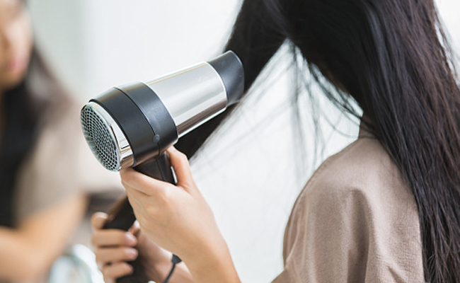 A Quick Buying Guide For Hair Dryers: 5 Points To Remember