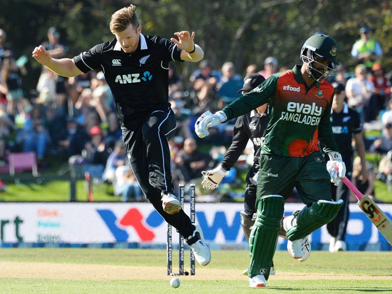 Nz vs Ban: कीवी ऑलराउंडर नीशम ने दिखायी फुटबॉल स्किल्स, तमीम इकबाल को अनूठे अंदाज में किया रन आउट, VIDEO