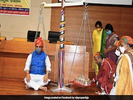 गुजरात : विजय रूपाणी को 85 KG चांदी से तौला गया, CM ने इसे पशु कल्याण के लिए किया दान गुजरात : विजय रूपाणी को 85 KG चांदी से तौला गया, CM ने इसे पशु कल्याण के लिए किया दान