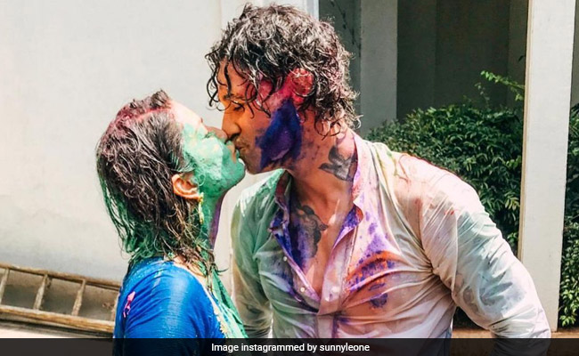 Holi 2021: There Was "Nothing Pretty Or Delicate" About Sunny Leone's Celebrations. Here's Proof