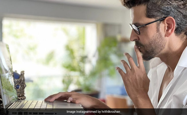 Yes, Hrithik Roshan Eats <I>Samosas</i>. How He Responded To A Disbelieving Fan