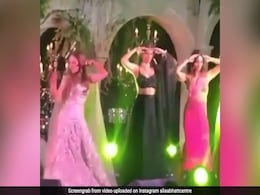 Alia Bhatt ने दोस्त की शादी में 'गेंदा फूल' सॉन्ग पर किया धमाकेदार डांस, Video खूब मचा रहा है धूम Alia Bhatt ने दोस्त की शादी में 'गेंदा फूल' सॉन्ग पर किया धमाकेदार डांस, Video खूब मचा रहा है धूम