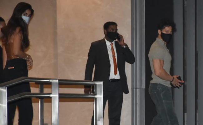 Pics From Tiger Shroff's Birthday Dinner With Rumoured Girlfriend Disha Patani