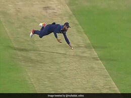 IND vs ENG: विराट कोहली ने उड़कर एक हाथ से लिया धाकड़ कैच, देखकर हर कोई हैरान..VIdeo IND vs ENG: विराट कोहली ने उड़कर एक हाथ से लिया धाकड़ कैच, देखकर हर कोई हैरान..VIdeo