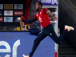 Ind vs Eng: क्रिस जॉर्डन ने 'धांसू फील्डिंग' कर सूर्यकुमार यादव को कराया आउट, भज्जी बोले- उड़े ऐसे जैसे..' Ind vs Eng: क्रिस जॉर्डन ने 'धांसू फील्डिंग' कर सूर्यकुमार यादव को कराया आउट, भज्जी बोले- उड़े ऐसे जैसे..'