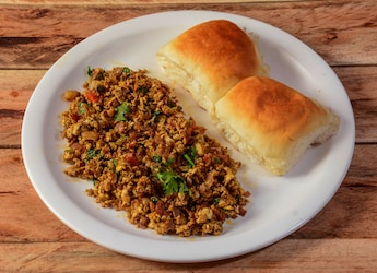 This Parsi-Style Egg Bhurji (Akuri) Is Just What You Need For Protein-Packed Breakfast This Parsi-Style Egg Bhurji (Akuri) Is Just What You Need For Protein-Packed Breakfast