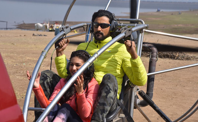 <I>Koi Jaane Na</I>: Kunal Kapoor And Amyra Dastur's Adventure Diaries