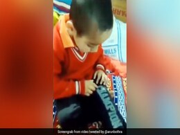 शख्स पंजाबी बच्चे को सिखा रहा था अंग्रेजी, अक्षर पढ़ने के बाद बच्चे ने मासूमियत से दिया ऐसा जवाब - देखें Video शख्स पंजाबी बच्चे को सिखा रहा था अंग्रेजी, अक्षर पढ़ने के बाद बच्चे ने मासूमियत से दिया ऐसा जवाब - देखें Video