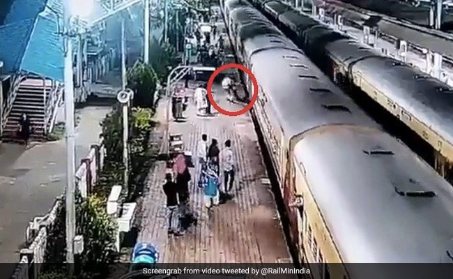 On Camera, RPF Cop Saves Passenger Who Slipped Trying To Board Moving Train