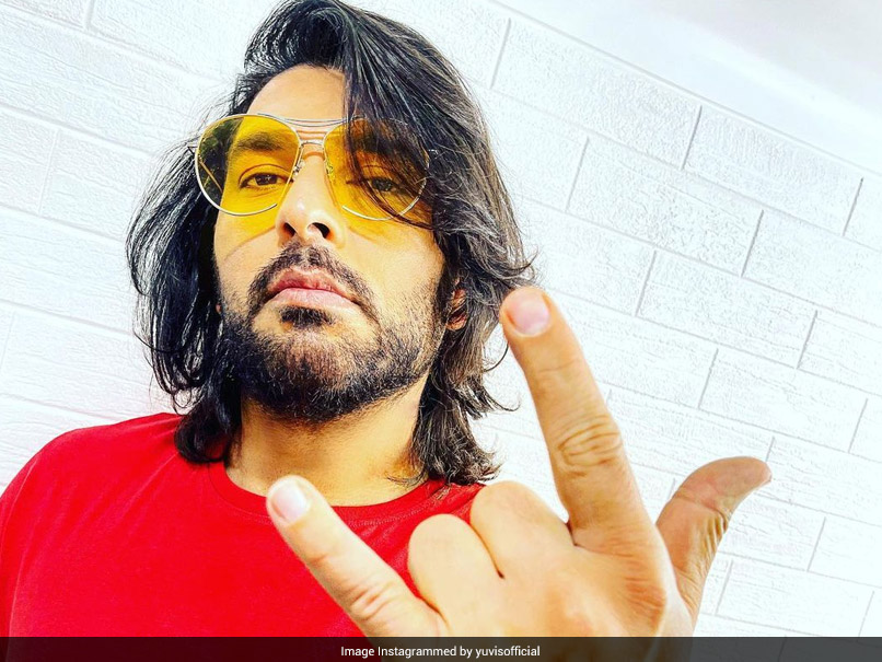 Yuvraj Singh Flaunts New Hairstyle, Irfan Pathan, Shikhar Dhawan Call It "Badshah" Look