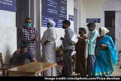 Holi Amid COVID-19 Scare: Have A Low-Key Celebration, Say Health Experts Holi Amid COVID-19 Scare: Have A Low-Key Celebration, Say Health Experts
