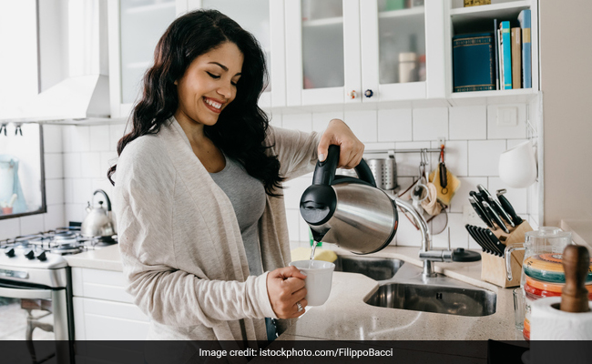 To Get Piping Hot Liquids In Minutes, Your Kitchen Needs An Electric Kettle