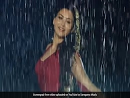 Urvashi Rautela का 'इक लड़की भीगी भागी सी' हुआ रिलीज, यूट्यूब पर Video 48 लाख के पार Urvashi Rautela का 'इक लड़की भीगी भागी सी' हुआ रिलीज, यूट्यूब पर Video 48 लाख के पार