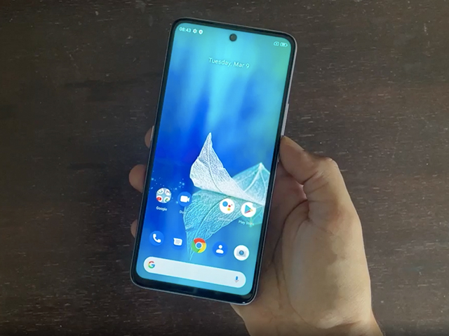 Micromax In 1 Unboxing & First Look: Eye-Catching Design, Mega Battery and Big Display at Rs. 9,999