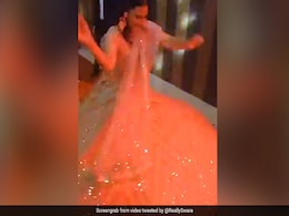 स्वरा भास्कर ने पीच कलर का लहंगा पहन DJ पर यूं झूमकर किया डांस, Video शेयर कर बोलीं- ये हमाई शादी... स्वरा भास्कर ने पीच कलर का लहंगा पहन DJ पर यूं झूमकर किया डांस, Video शेयर कर बोलीं- ये हमाई शादी...